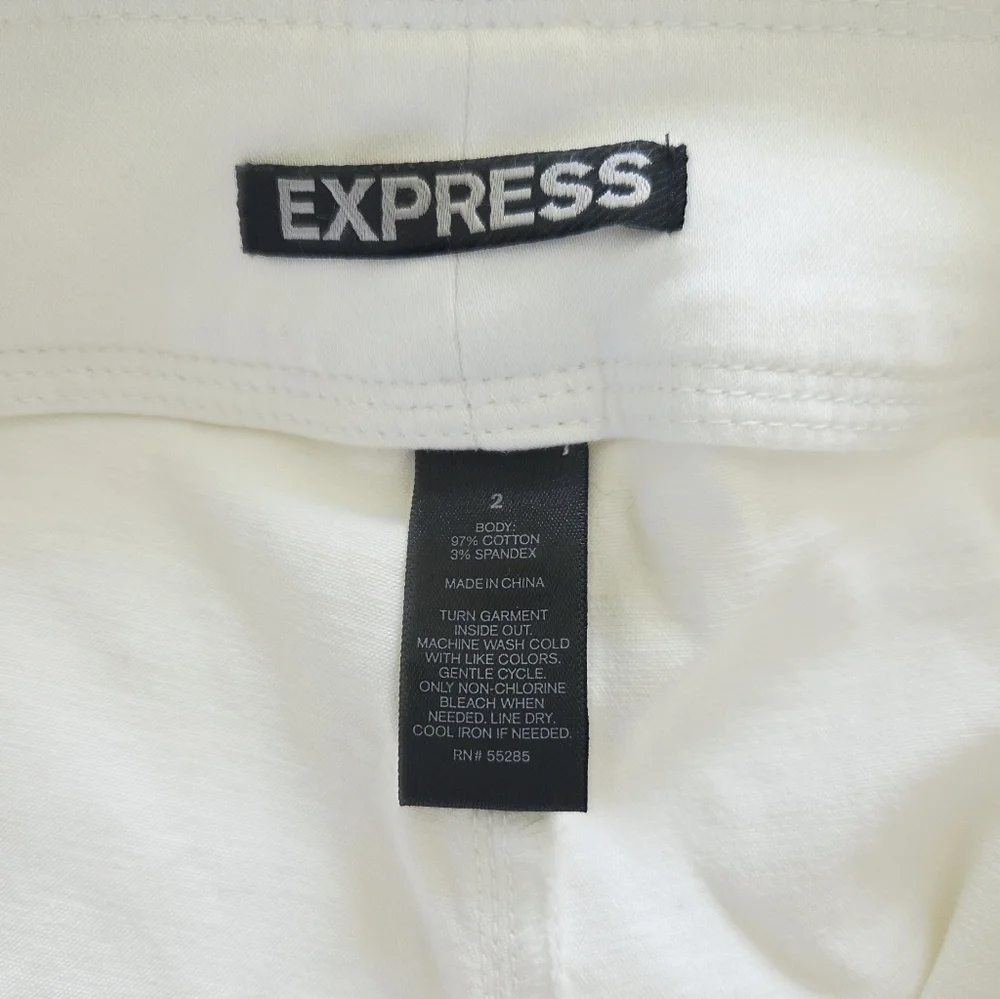 Express ✨️ White Cotton Buttoned Women's Shorts Size 2